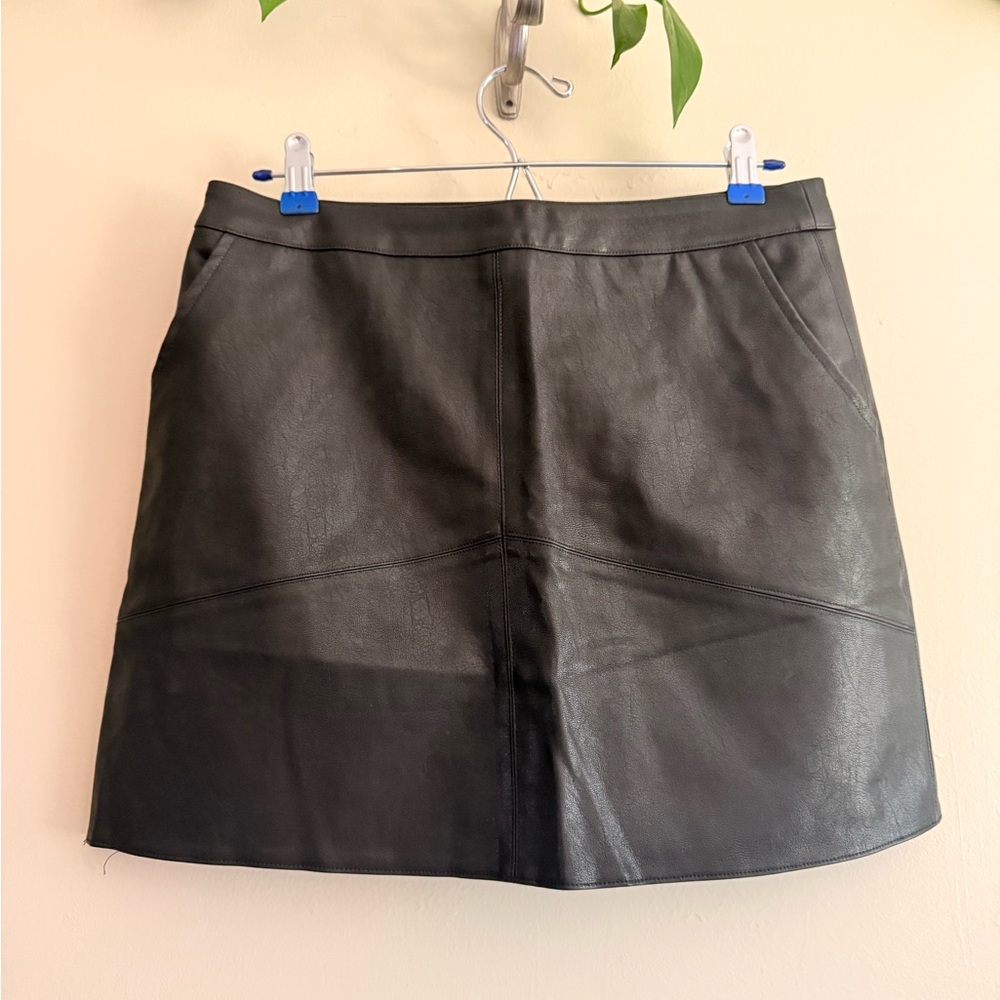 Lulu’s Irresistible‎ Black Vegan Faux Leather Pencil  Mini Skirt Size Medium